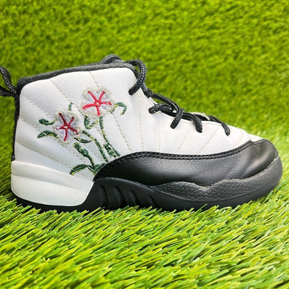 Nike Air Jordan 12 Retro Boys Size 10C White Black Green Athletic Shoes Sneakers